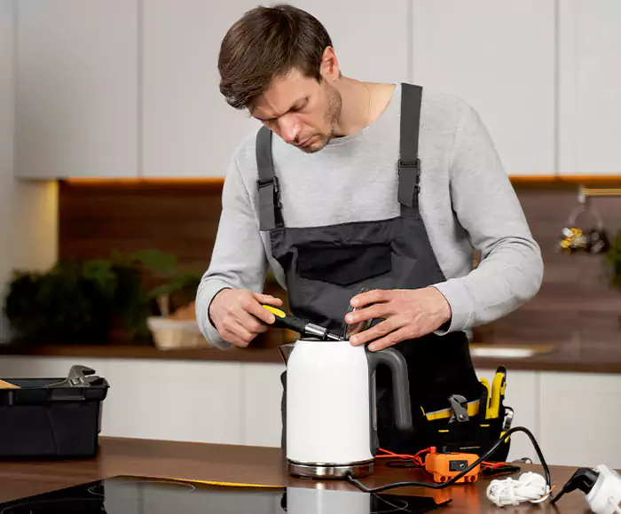Skilled Blender Technicians: Your Small Appliance Repair Experts for Newtonville, MA