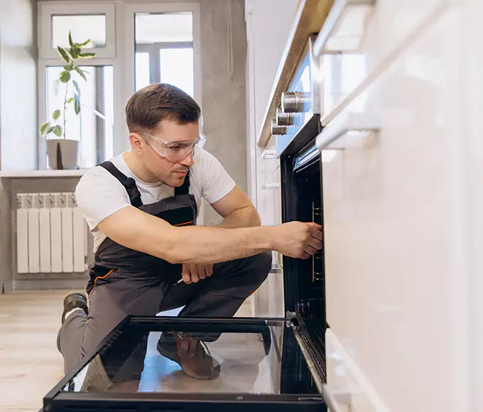 Why Newtonville Bakers Rely on Newtonville Appliance Pro for Every Electric Oven Fix?
